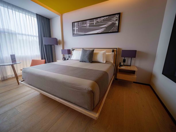 Imagen de la habitación del Hotel Galeria Plaza San Jeronimo. Foto 6