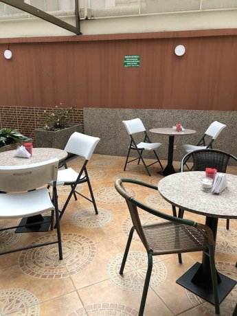 Imagen del bar/restaurante del Hotel Galerias Inn, Bogot&aacute;. Foto 5