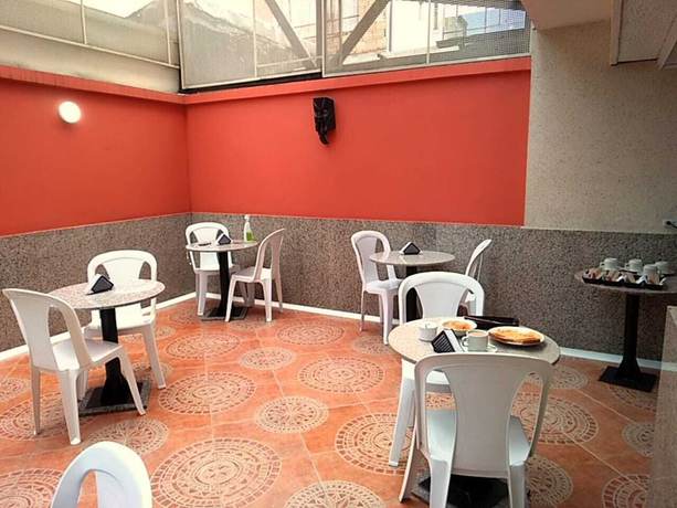 Imagen del bar/restaurante del Hotel Galerias Inn, Bogot&aacute;. Foto 9