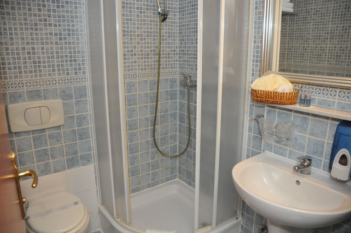 Imagen de la habitación del Hotel Galerija. Foto 18