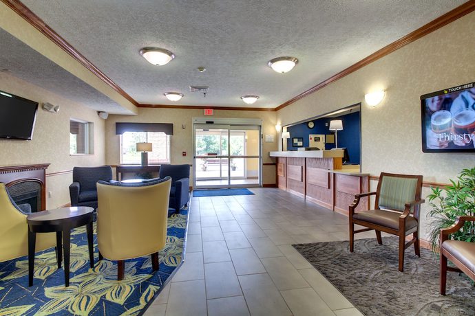Imagen de los interiores del Hotel Galesburg Inn and Suites. Foto 17