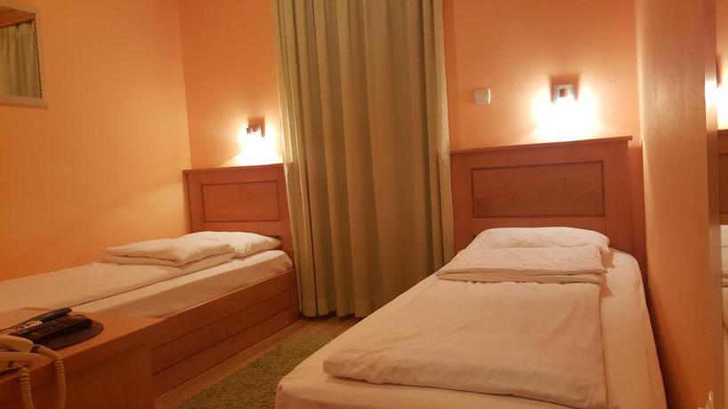 Imagen de la habitación del Hotel Galia. Foto 7