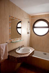 Imagen de la habitación del Hotel Galicia, Fuengirola. Foto 6