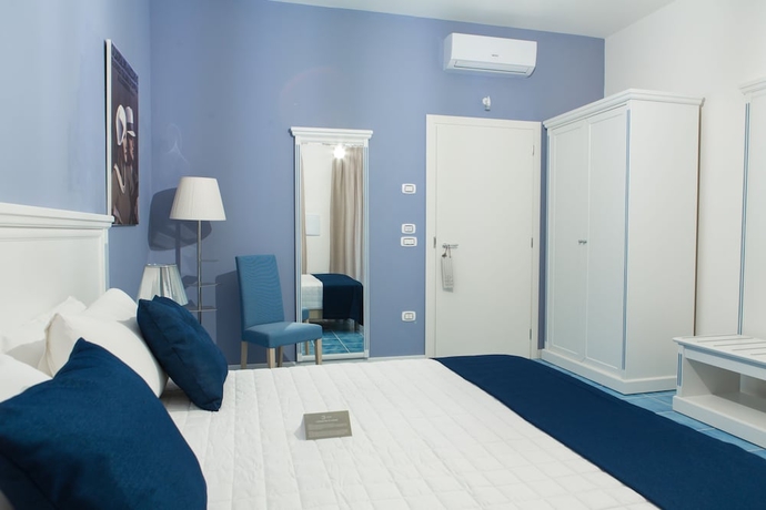 Imagen de la habitación del Hotel Gal&igrave;a Luxury Resort. Foto 3