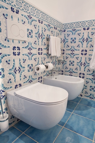Imagen de la habitación del Hotel Gal&igrave;a Luxury Resort. Foto 11