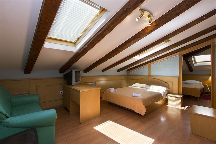 Imagen de los interiores del Hotel Galija. Foto 10