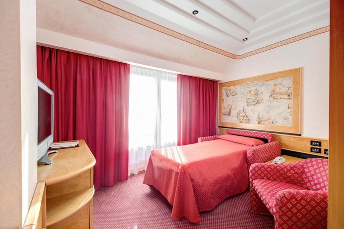 Imagen de la habitación del Hotel Galileo, Milán. Foto 10