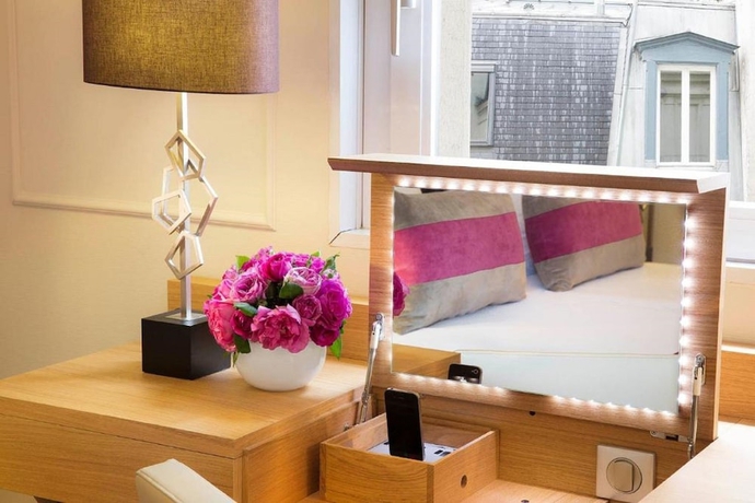 Imagen de la habitación del Hotel Galileo, París. Foto 10