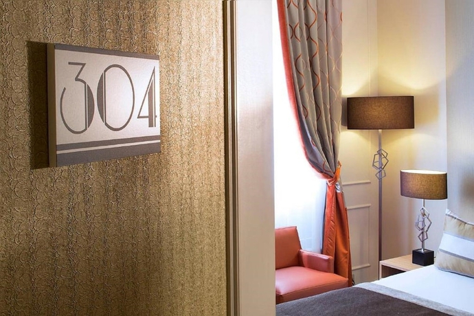 Imagen de la habitación del Hotel Galileo, París. Foto 13
