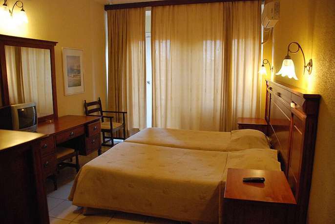 Imagen de la habitación del Hotel Galini, Agia Marina. Foto 12
