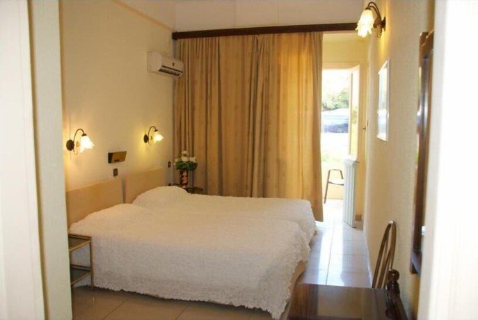 Imagen de la habitación del Hotel Galini, Agia Marina. Foto 16