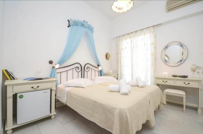 Imagen de la habitación del Hotel Galini, Naxos. Foto 7