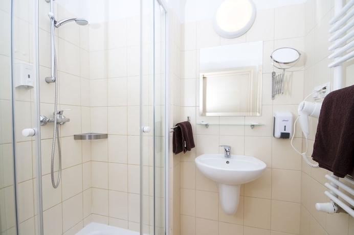Imagen de la habitación del Hotel Galion. Foto 17