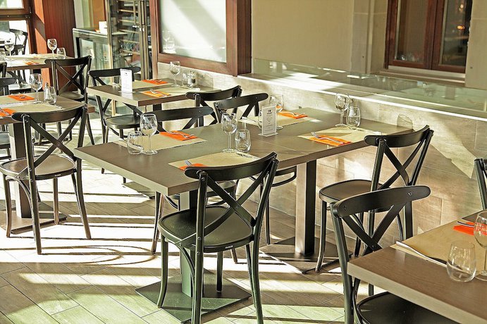 Imagen del bar/restaurante del Hotel Galion Hôtel Restaurant et Pub. Foto 9