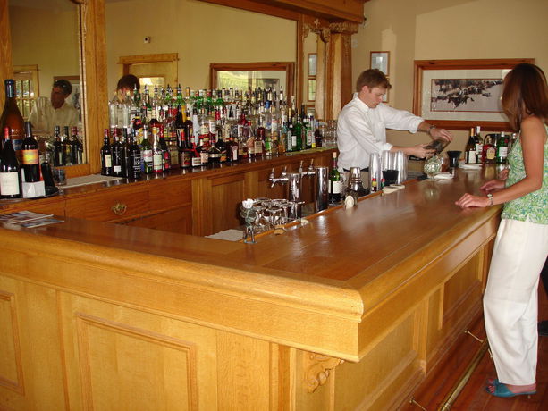 Imagen del bar/restaurante del Hotel Gallatin River Lodge. Foto 2