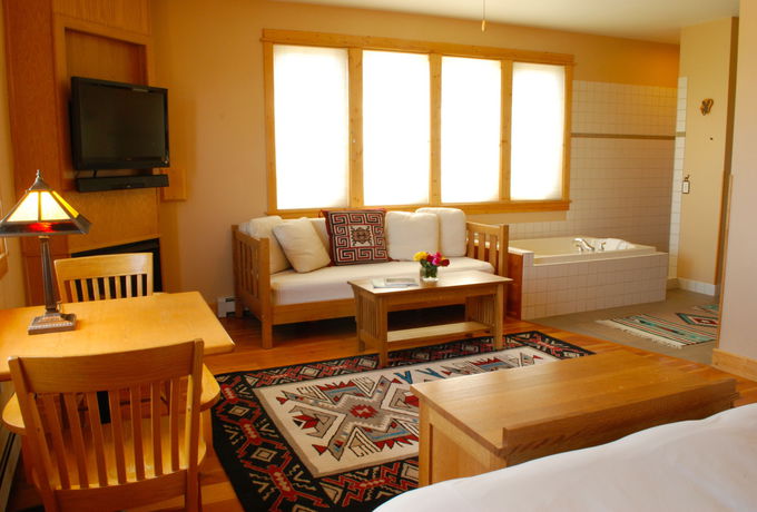 Imagen del bar/restaurante del Hotel Gallatin River Lodge. Foto 3