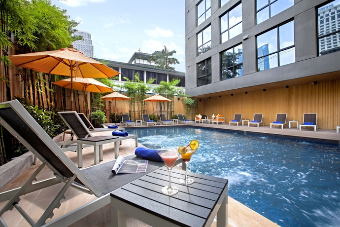 Imagen de la piscina del Hotel Galleria 12 Sukhumvit Bangkok By Compass Hospitality. Foto 14