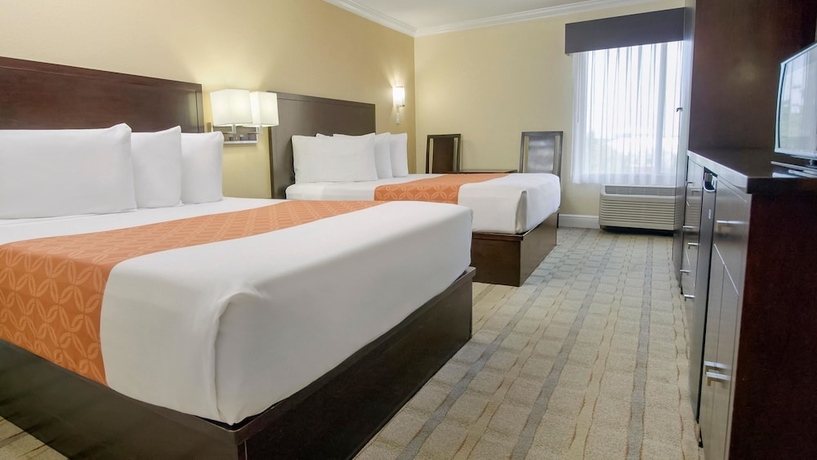 Imagen de la habitación del Hotel Galleria Palms. Foto 5