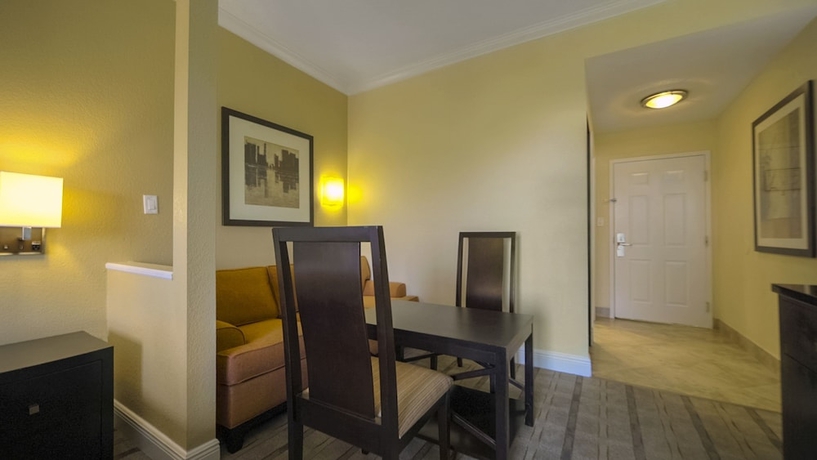 Imagen de la habitación del Hotel Galleria Palms. Foto 8