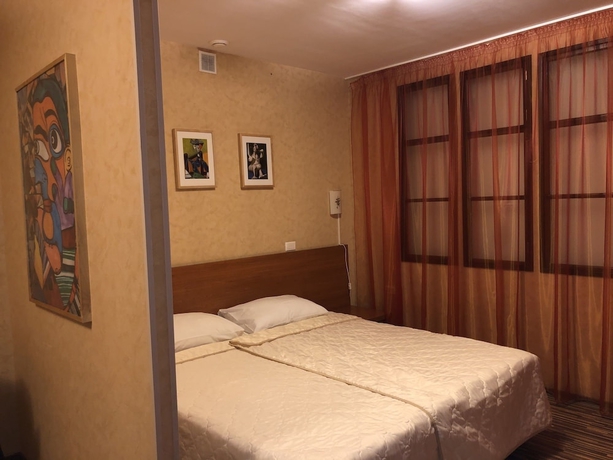 Imagen de la habitación del Hotel Gallery, Astrac&aacute;n. Foto 7