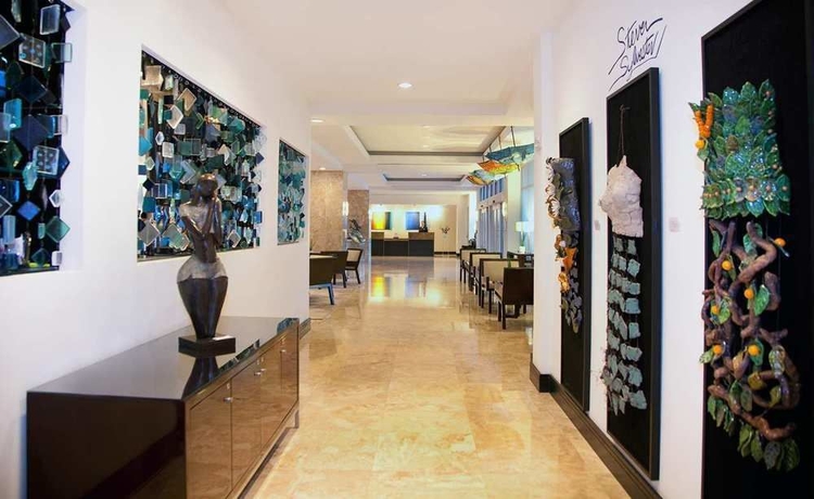 Imagen de los interiores del Hotel Galleryone- A Doubletree Suites By Hilton. Foto 12