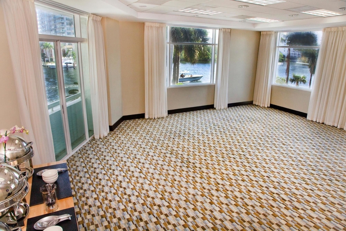 Imagen de los interiores del Hotel Galleryone- A Doubletree Suites By Hilton. Foto 14