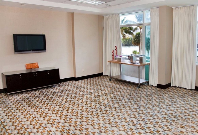 Imagen de los interiores del Hotel Galleryone- A Doubletree Suites By Hilton. Foto 16