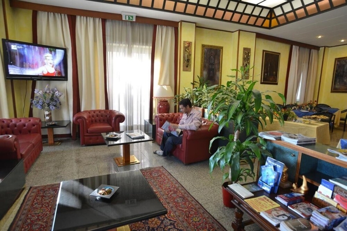 Imagen de los interiores del Hotel Galles, Génova. Foto 16