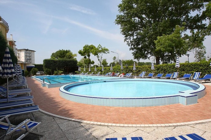 Imagen de la piscina del Hotel Galles, Lido Di Jesolo. Foto 13