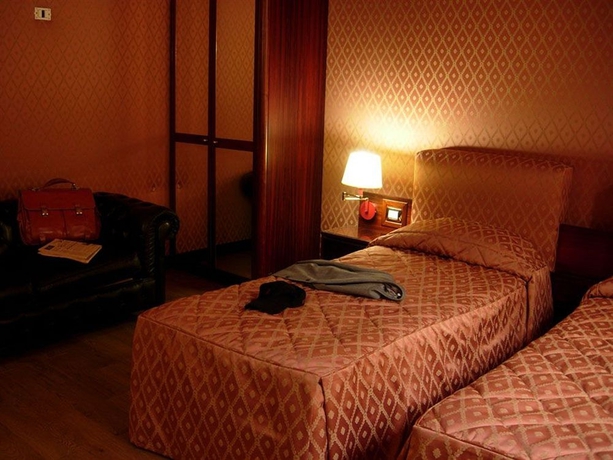 Imagen de la habitación del Hotel Galles, Roma. Foto 5