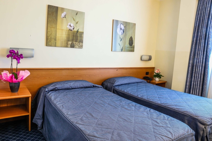 Imagen de la habitación del Hotel Gallia. Foto 4