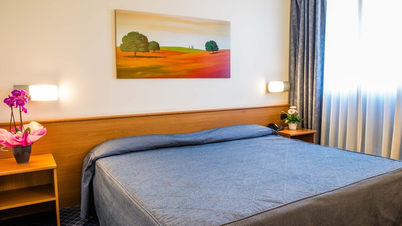 Imagen de la habitación del Hotel Gallia. Foto 10