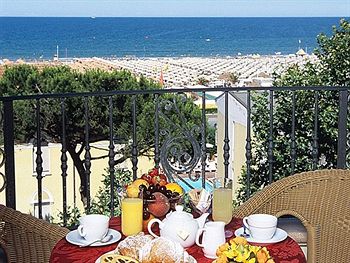 Imagen del bar/restaurante del Hotel Gallia Palace. Foto 5