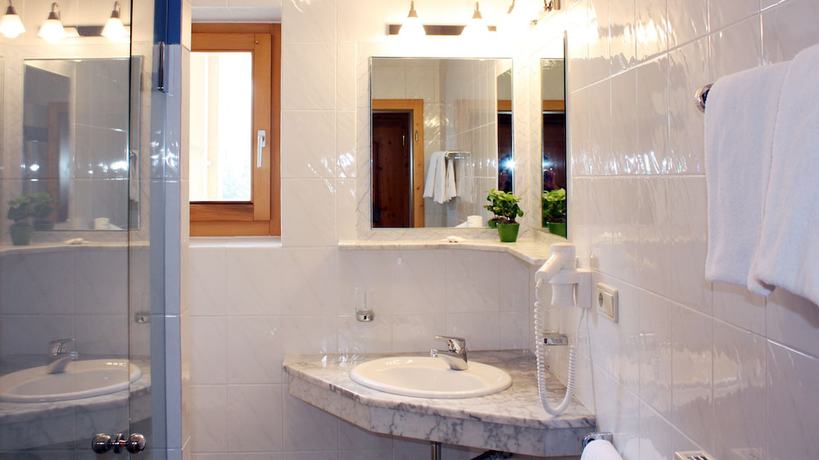 Imagen de la habitación del Hotel Gallia, Stilfs - Stelvio. Foto 13