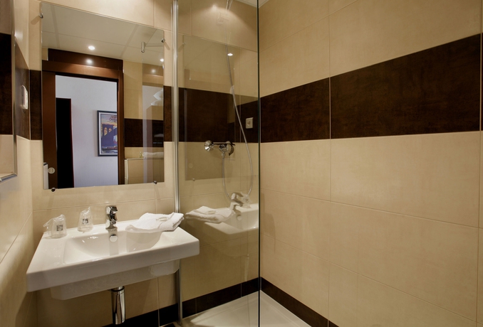 Imagen de la habitación del Hotel Gallieni. Foto 9