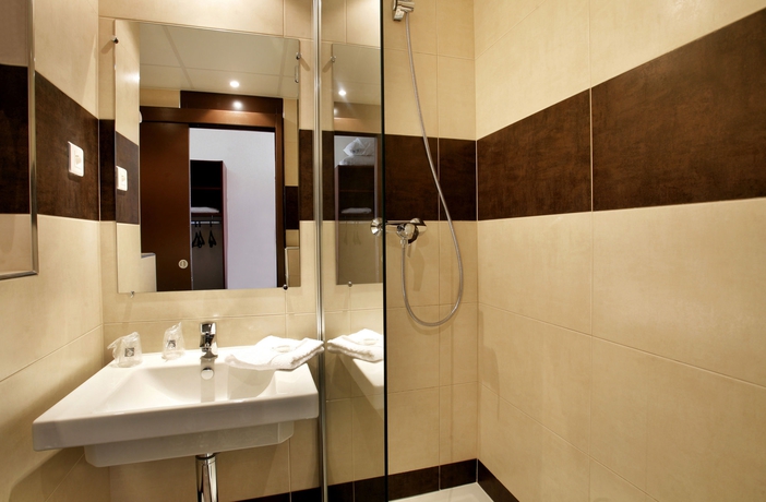 Imagen de la habitación del Hotel Gallieni. Foto 11