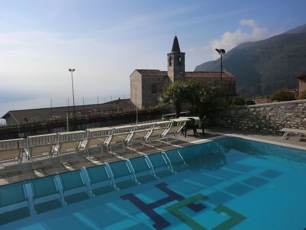 Imagen de la piscina del Hotel Gallo, Gardola. Foto 15