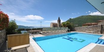 Imagen de la piscina del Hotel Gallo, Gardola. Foto 16