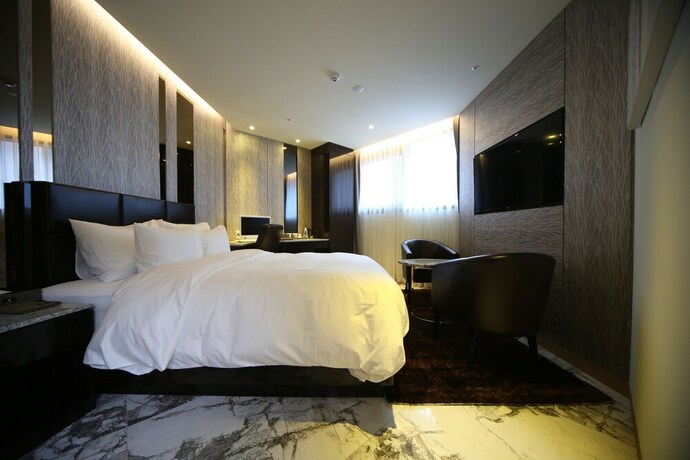 Imagen de la habitación del Hotel Galmea First. Foto 12