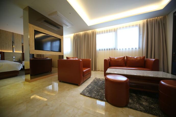 Imagen de la habitación del Hotel Galmea First. Foto 18