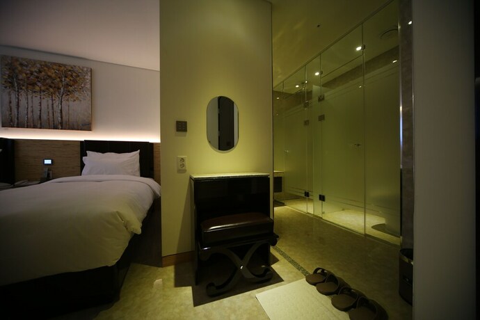 Imagen de la habitación del Hotel Galmea First. Foto 23