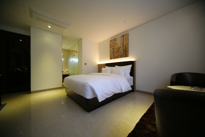 Imagen de la habitación del Hotel Galmea First. Foto 26