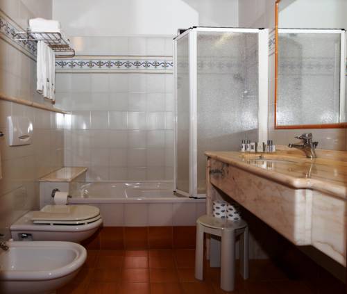Imagen de la habitación del Hotel Galvani, Torri Del Benaco. Foto 16