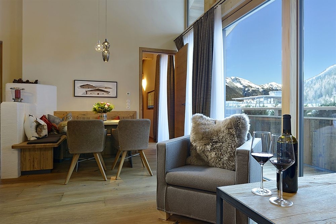 Imagen de los interiores del Hotel Galzig Lodge. Foto 16