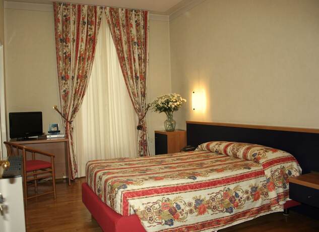 Imagen de la habitación del Hotel Gambara. Foto 11