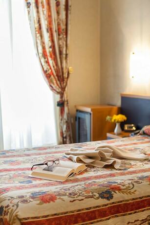 Imagen de la habitación del Hotel Gambara. Foto 13