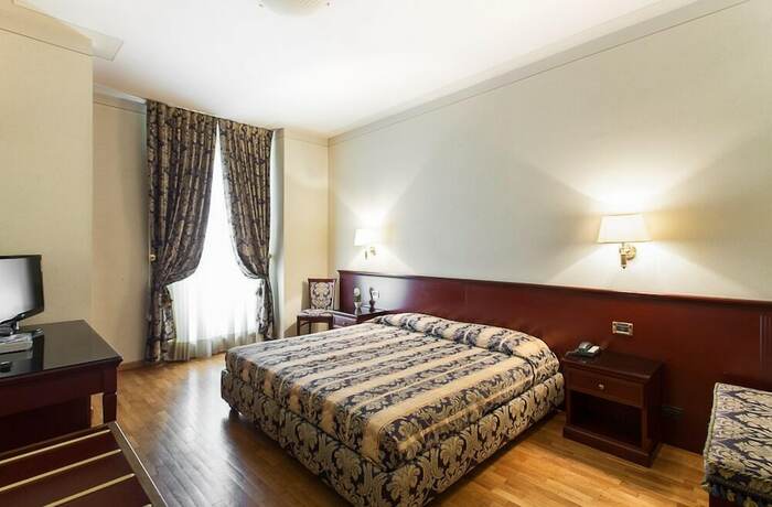 Imagen de la habitación del Hotel Gambara. Foto 20