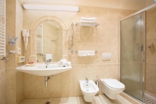 Imagen de la habitación del Hotel Gambrinus, Pinarella di Cervia. Foto 7