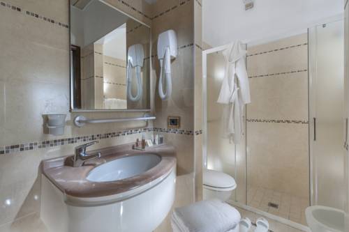 Imagen de la habitación del Hotel Gambrinus Tower Resort. Foto 5