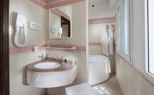 Imagen de la habitación del Hotel Gambrinus Tower Resort. Foto 6